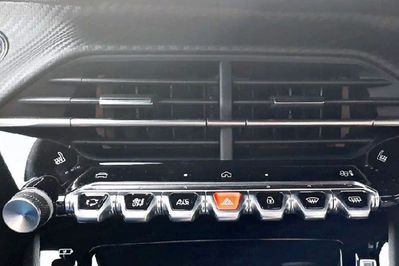 Peugeot 2008 Allure EAT8 1.2 PureTech