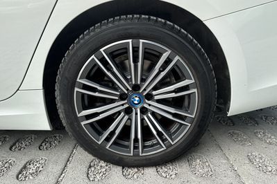 BMW Seria 3 330e xDrive M Sport