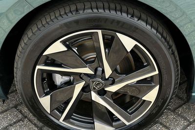 Peugeot 308 Allure EAT8  1.5 BlueHDi