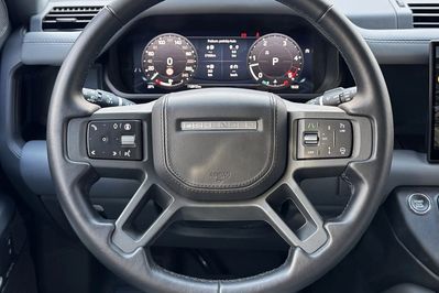 Land Rover Defender 110 D300 X-Dynamic HSE