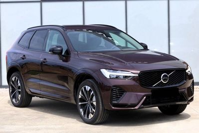 Volvo XC60 B5 AWD Ultra Dark