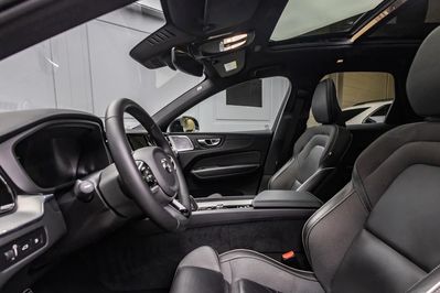 Volvo XC60 T8 AWD Plug-In Hybrid R-Design