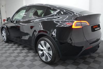 Tesla Model Y Y 62.5 Standard RWD