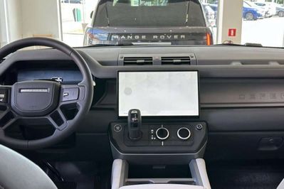 Land Rover Defender 90 D250 X-Dynamic SE