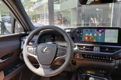 Lexus UX 300h F Sport Design