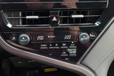 Toyota Camry 2.5 Hybrid Executive CVT
