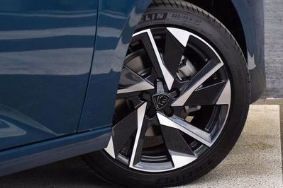 Peugeot 308 Allure e-DCS6 1.2 mHEV