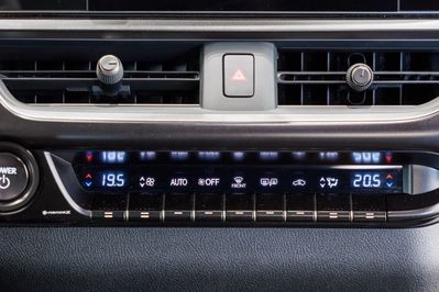 Lexus UX 300h Business