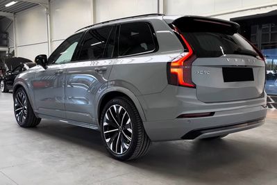 Volvo XC90 B5 AWD Ultra Dark