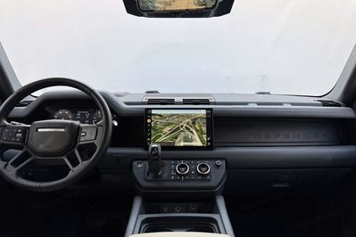 Land Rover Defender 110 D300 X-Dynamic HSE