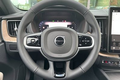 Volvo XC60 B5 AWD Plus Dark