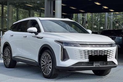 Omoda 9 1.5 Super Hybrid Exclusive AWD