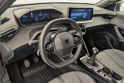 Peugeot 2008 ALLURE 1.2 PureTech
