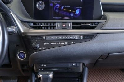 Lexus ES 300h Business Edition