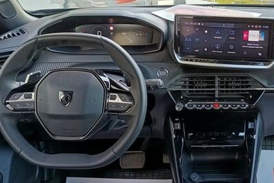 Peugeot 2008 1.2 Puretech Allure S&S EAT8