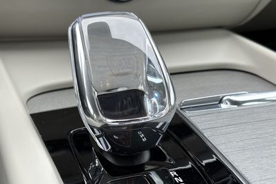 Volvo XC60 B4 D AWD Plus Dark aut