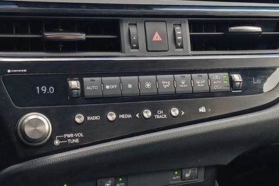 Lexus ES 300h Business Edition