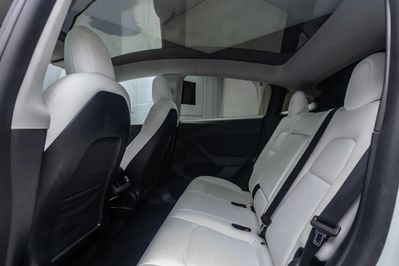 Tesla Model Y Long Range  Dual Motor AWD
