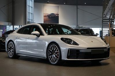 Porsche Panamera 4