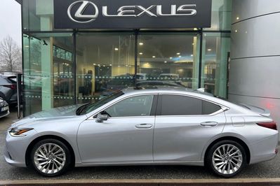 Lexus ES 300h Omotenashi