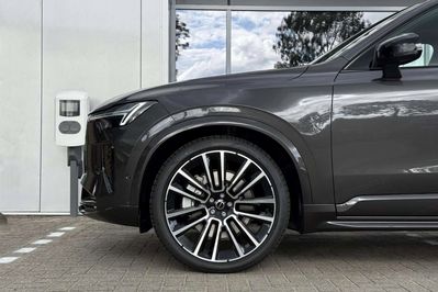 Volvo XC90 B5 AWD Ultra Dark