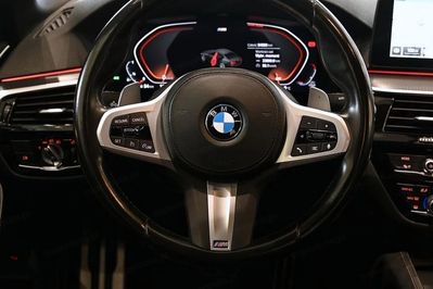 BMW Seria 5 520i mHEV aut