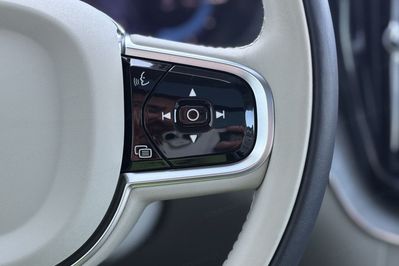 Volvo XC60 T6 Plug-In Hybrid AWD Plus Dark aut