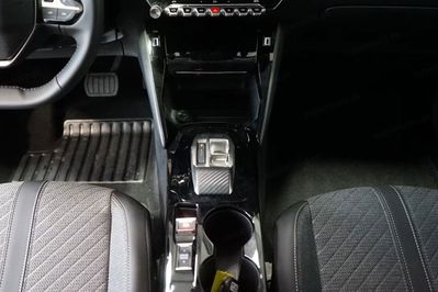 Peugeot 208 Allure e-DCS6  1.2 mHEV