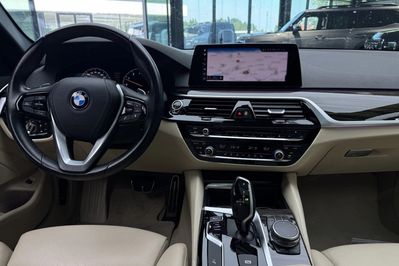 BMW Seria 5 530i xDrive M Sport sport