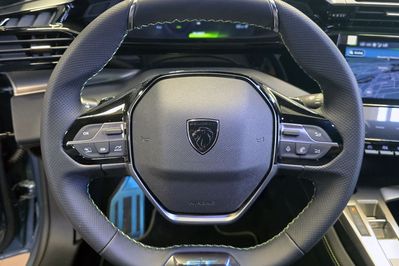 Peugeot 308 GT Exclusive e-DCS6 1.2 mHEV