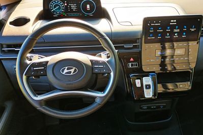Hyundai Staria 1.6 t-Gdi Hev Smart Vip