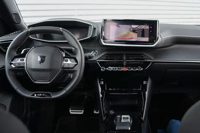 Peugeot 2008 GT e-DCS 1.2 mHEV