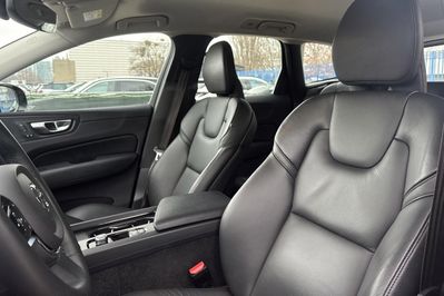 Volvo XC60 B4 B Plus Dark