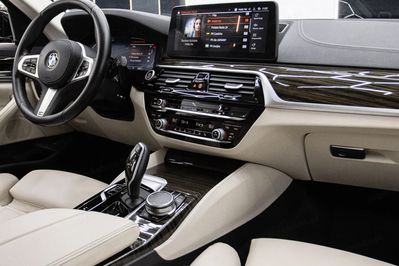 BMW Seria 5 520I Luxury Line