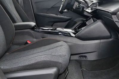 Peugeot 208 Style e-DCS6 1.2 mHEV