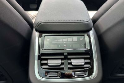 Volvo XC60 B5 AWD Ultra Dark