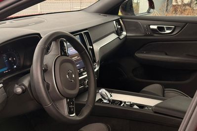 Volvo V60 B4 B Plus Dark