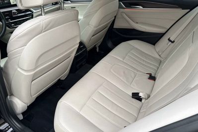 BMW Seria 5 530i xDrive Luxury Line aut