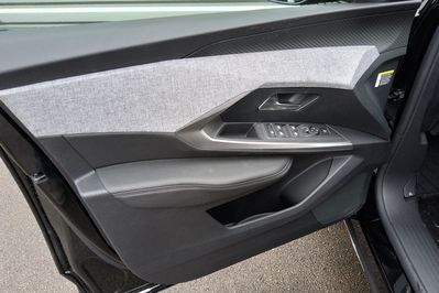 Peugeot 3008 ALLURE 1.2 mHEV e-DCS6