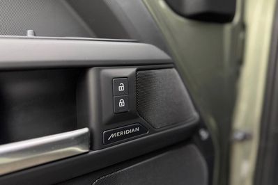 Land Rover Defender 110 D300 X-Dynamic HSE