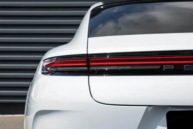 Porsche Panamera 4 E-Hybrid