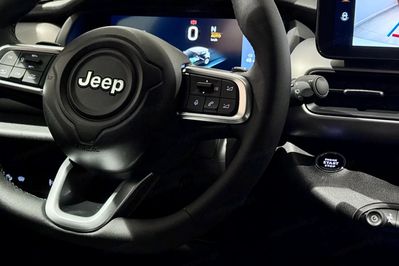 Jeep Avenger Upland 1.2 mHEV 4xe