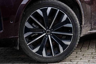 Volvo XC90 T8 AWD Plug-In Hybrid Ultra Dark