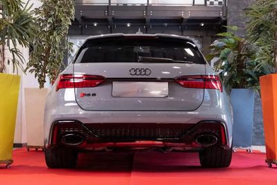 Audi A6 RS6 TFSI quattro Performance