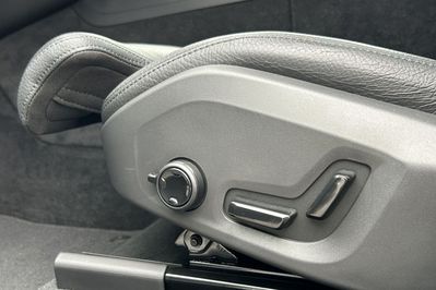 Volvo XC60 T6 Plug-In Hybrid AWD Plus Dark aut