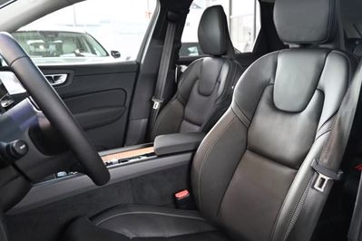 Volvo XC60 B5 B AWD Ultra Dark