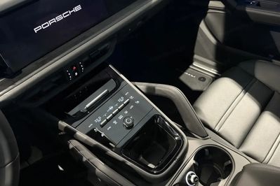 Porsche Cayenne Coupe E-Hybrid Black Edition