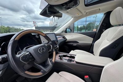 Lexus RX 350h Omotenashi