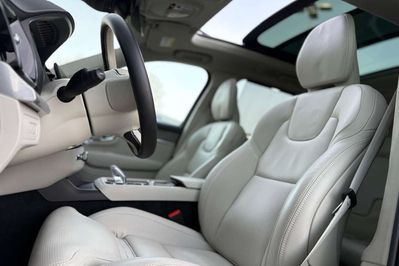 Volvo XC90 T8 AWD Plug-In Hybrid Ultra Bright