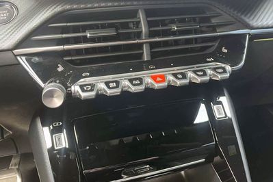 Peugeot 2008 GT Exclusive e-DCS6 1.2 PureTech mHEV